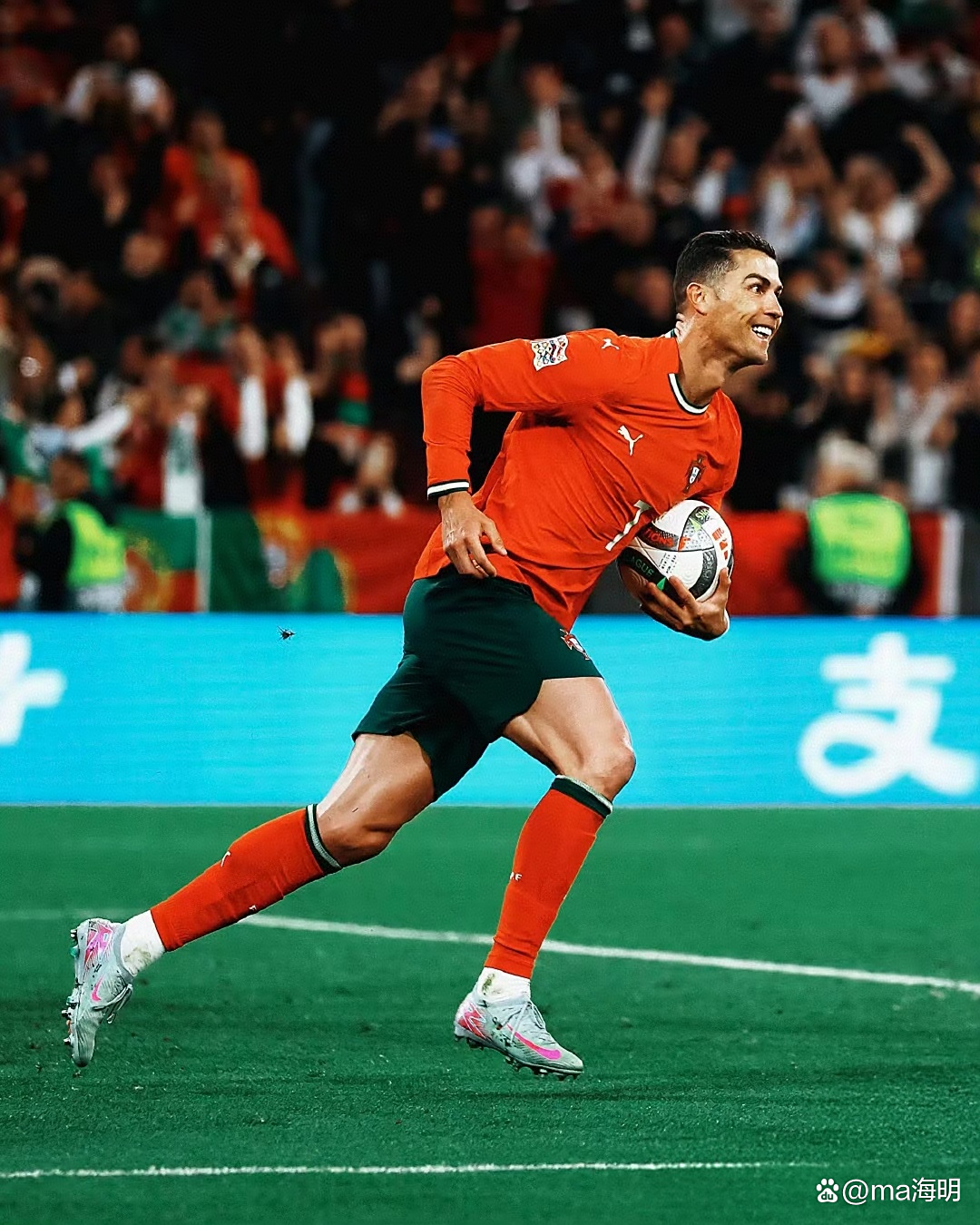 C罗迎来三赛季出色发挥，中国队观众热烈欢呼！-爱游戏全站